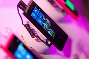 The Verge: Microsoft pyrkii korvaamaan lypuhelimiensa fyysiset painikkeet 3D-kosketusominaisuudella